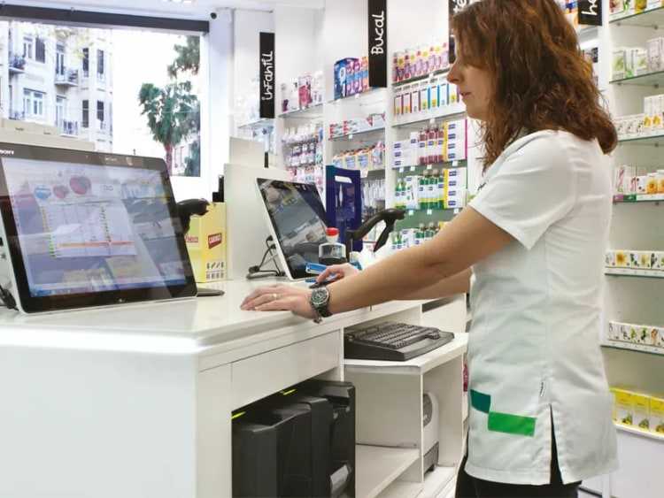 ¿Debo tener una máquina de manejo de efectivo en mi farmacia?